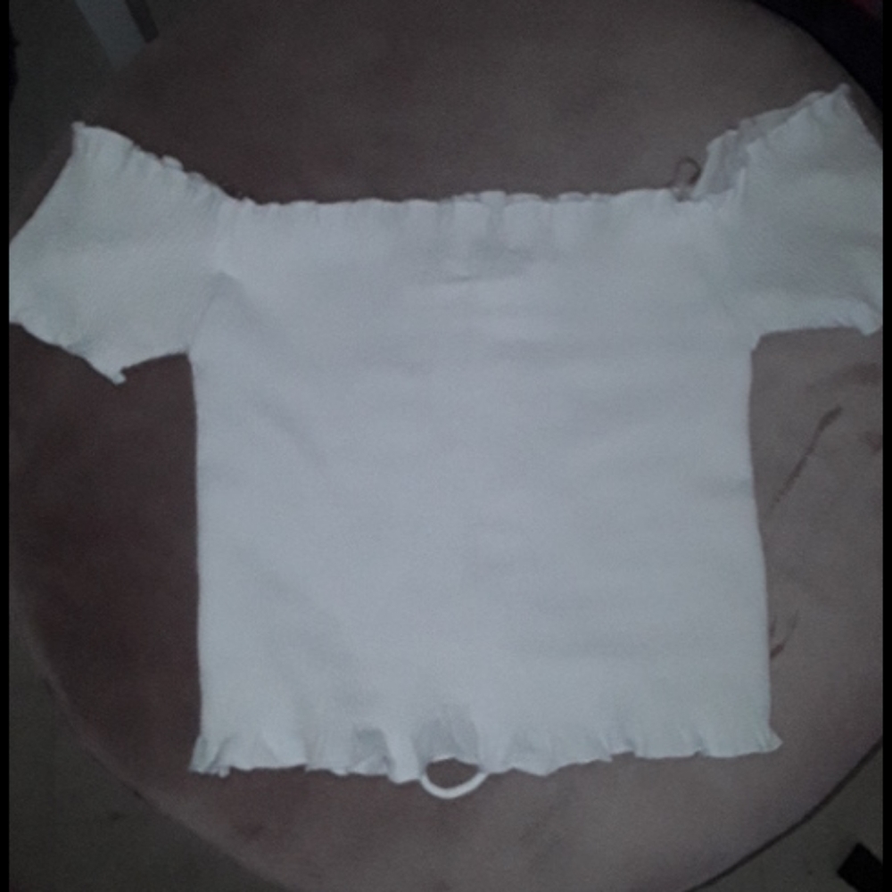 Off the shoulder cropped tee